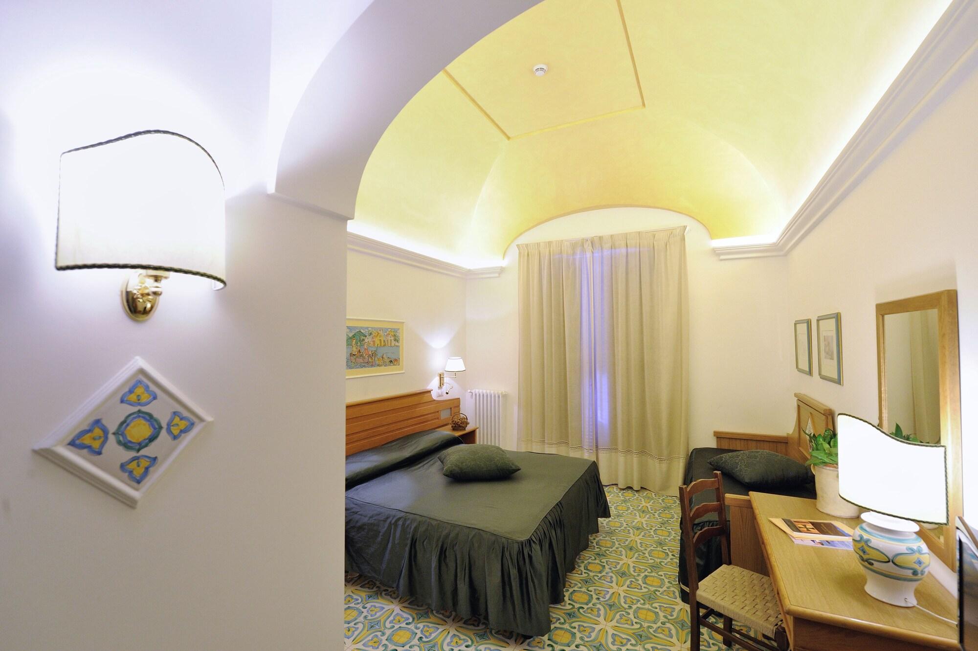 La Bussola Hotel